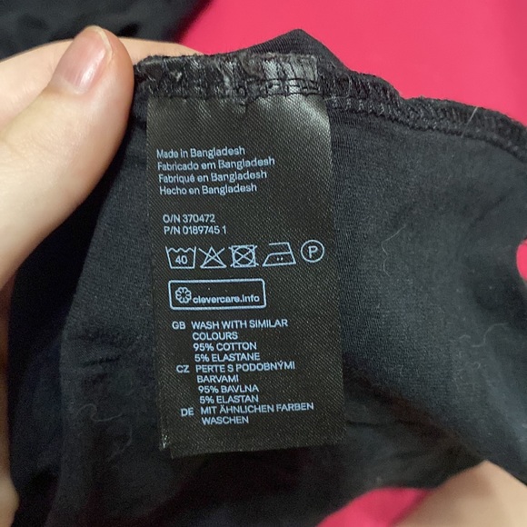 H&M basic divided v neck tee - Picture 4 of 4